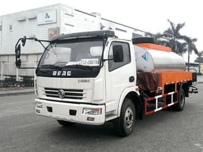 Xe phun tưới nhựa đường Dongfeng nhập khẩu 4 khối